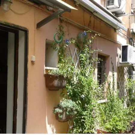 Апартаменты Independent With Garden Heart Of Trastevere John Cabot *