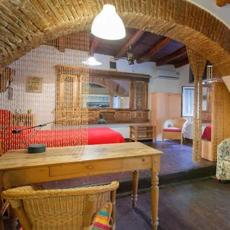 Independent With Garden Heart Of Trastevere John Cabot Апартаменты
