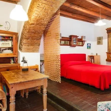 Апартаменты Independent With Garden Heart Of Trastevere John Cabot Рим