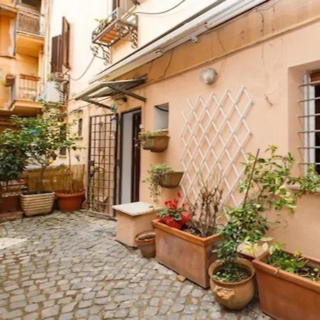 Independent With Garden Heart Of Trastevere John Cabot Апартаменты *